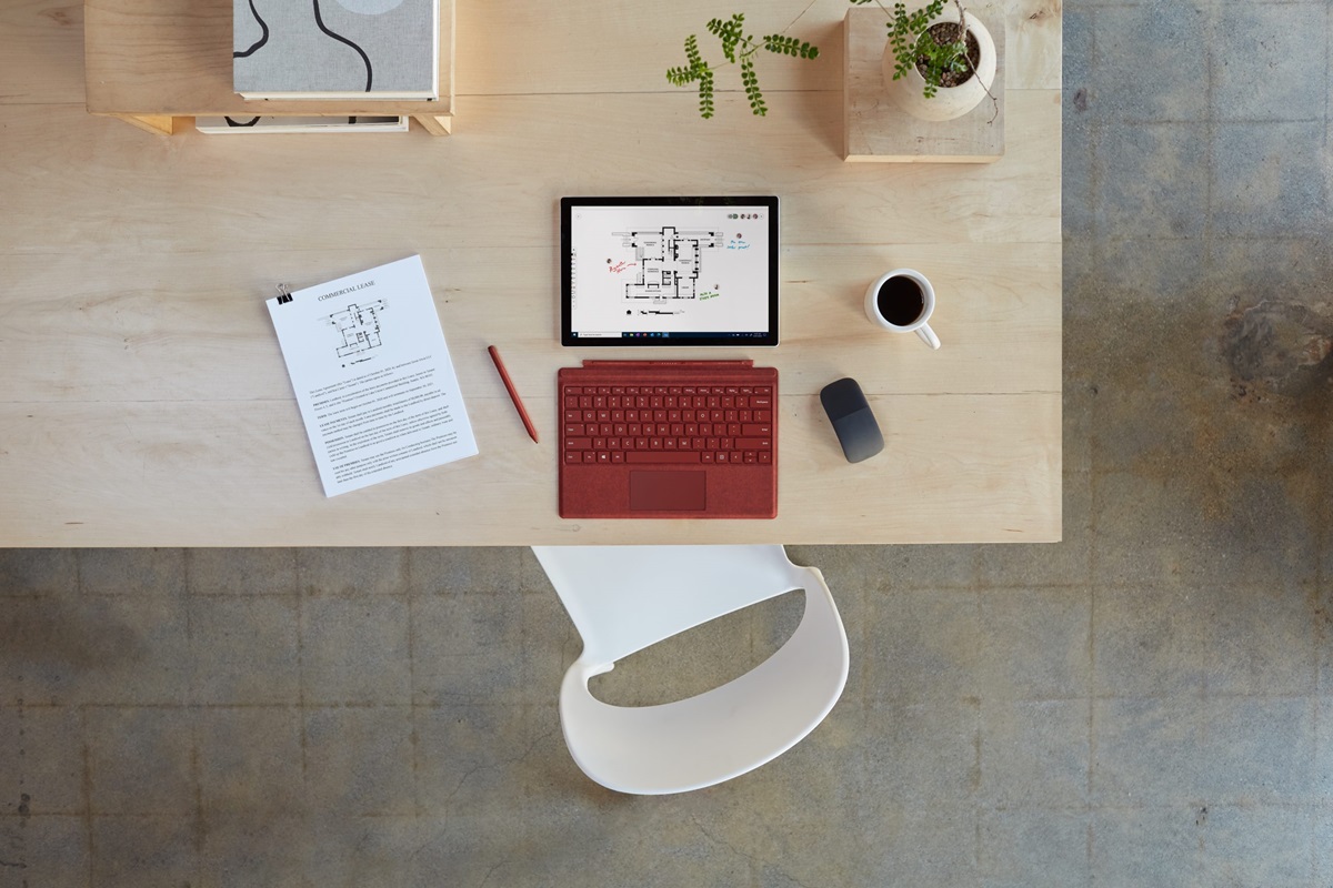 Surface Pro 9 用 新しいファームウェアが公開されています。